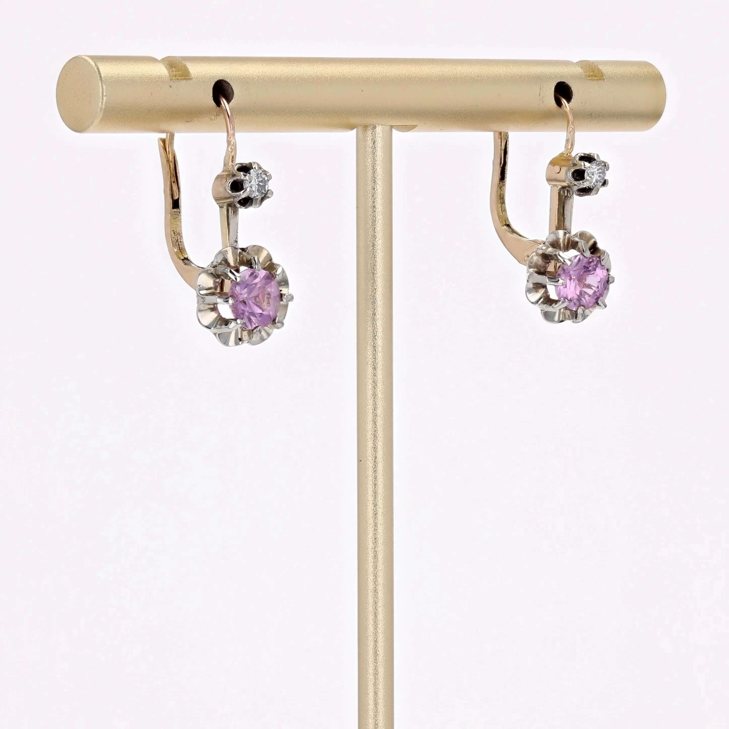 20th Century Pink Sapphire 18 Karat yellow Gold Platinum Lever Back Earrings