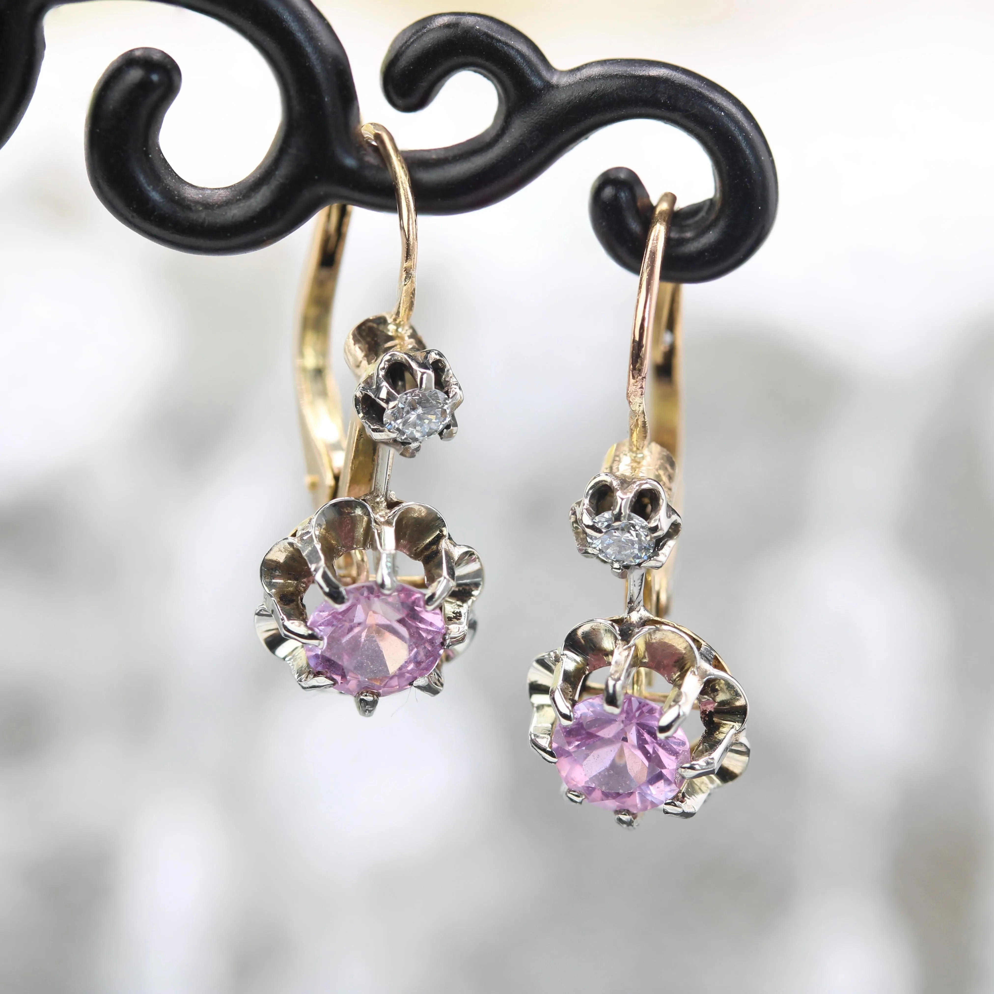 20th Century Pink Sapphire 18 Karat yellow Gold Platinum Lever Back Earrings