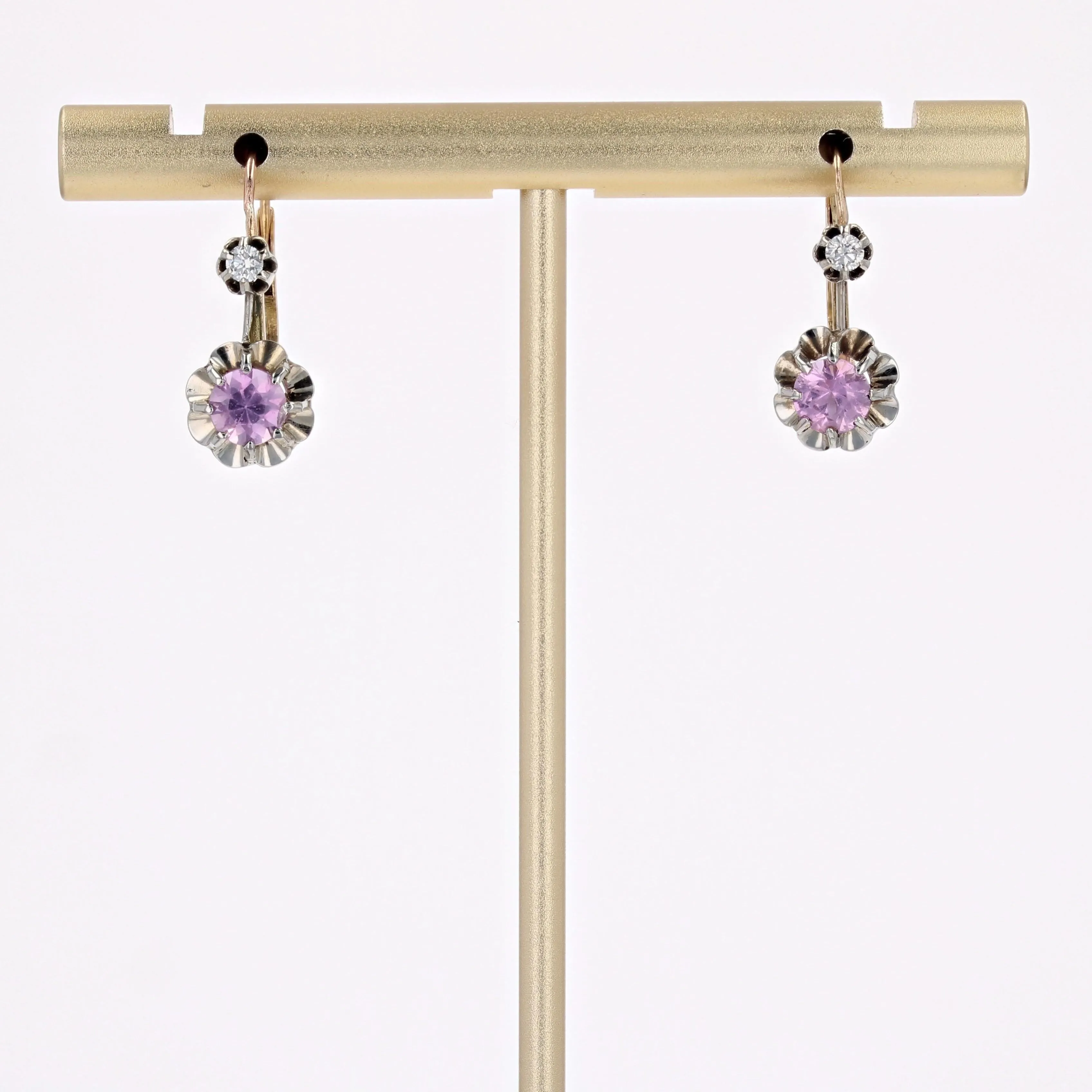 20th Century Pink Sapphire 18 Karat yellow Gold Platinum Lever Back Earrings