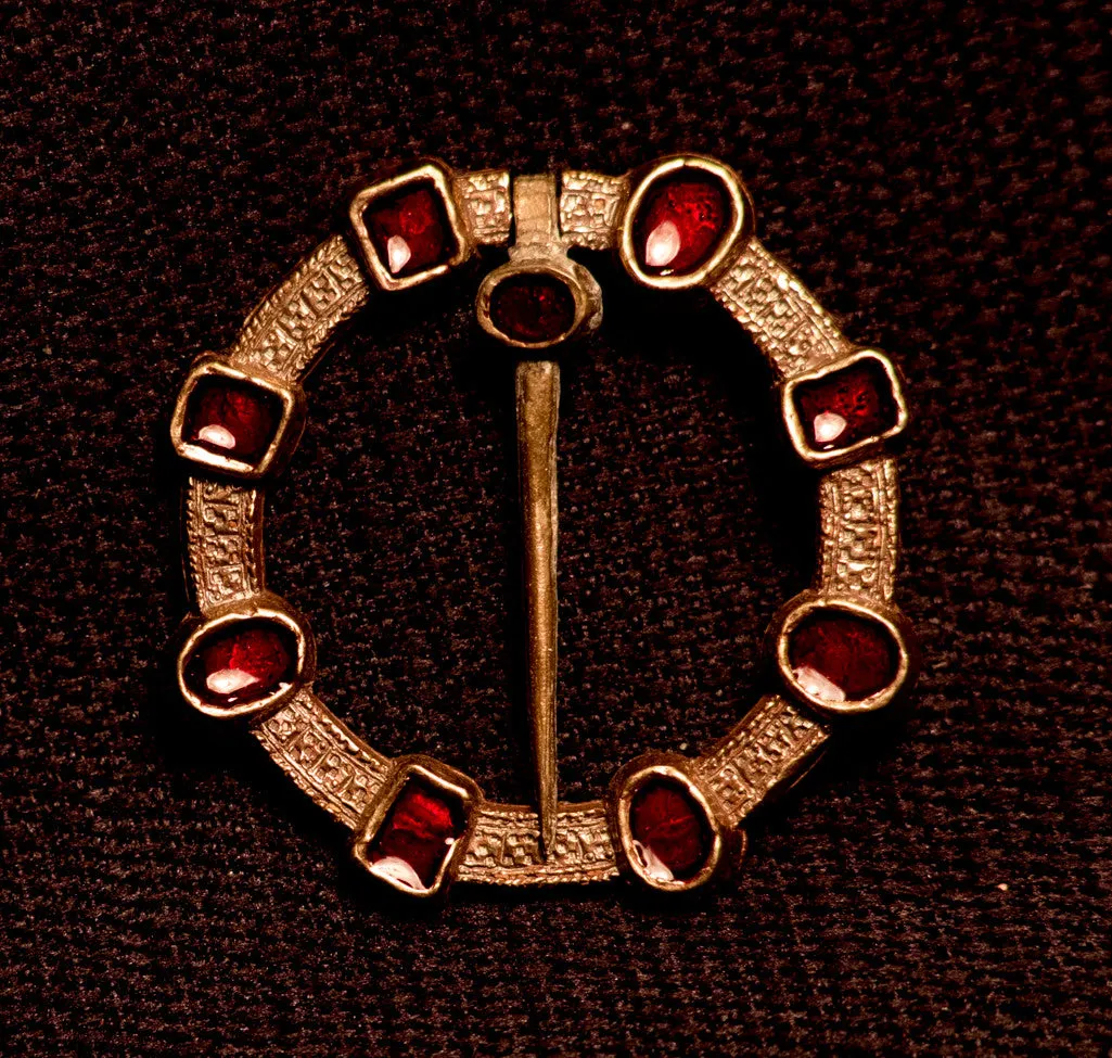 Annular brooch with Enamel - W55R