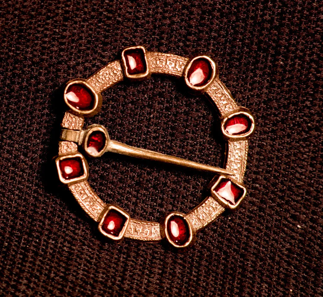 Annular brooch with Enamel - W55R