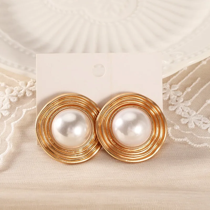 Gold Round Pearl Earring