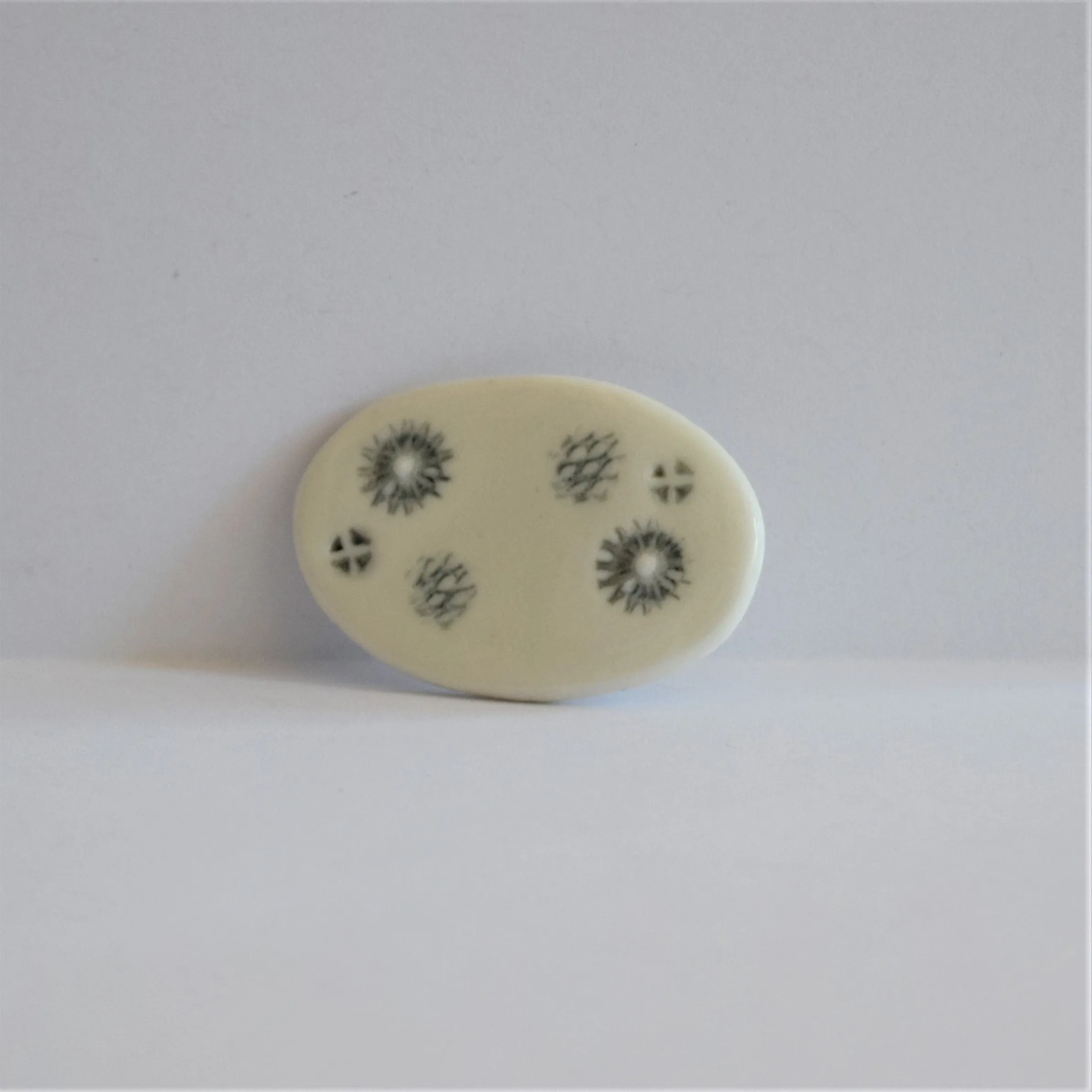 Helena Waldmann - Ceramic Brooch (hwal02)