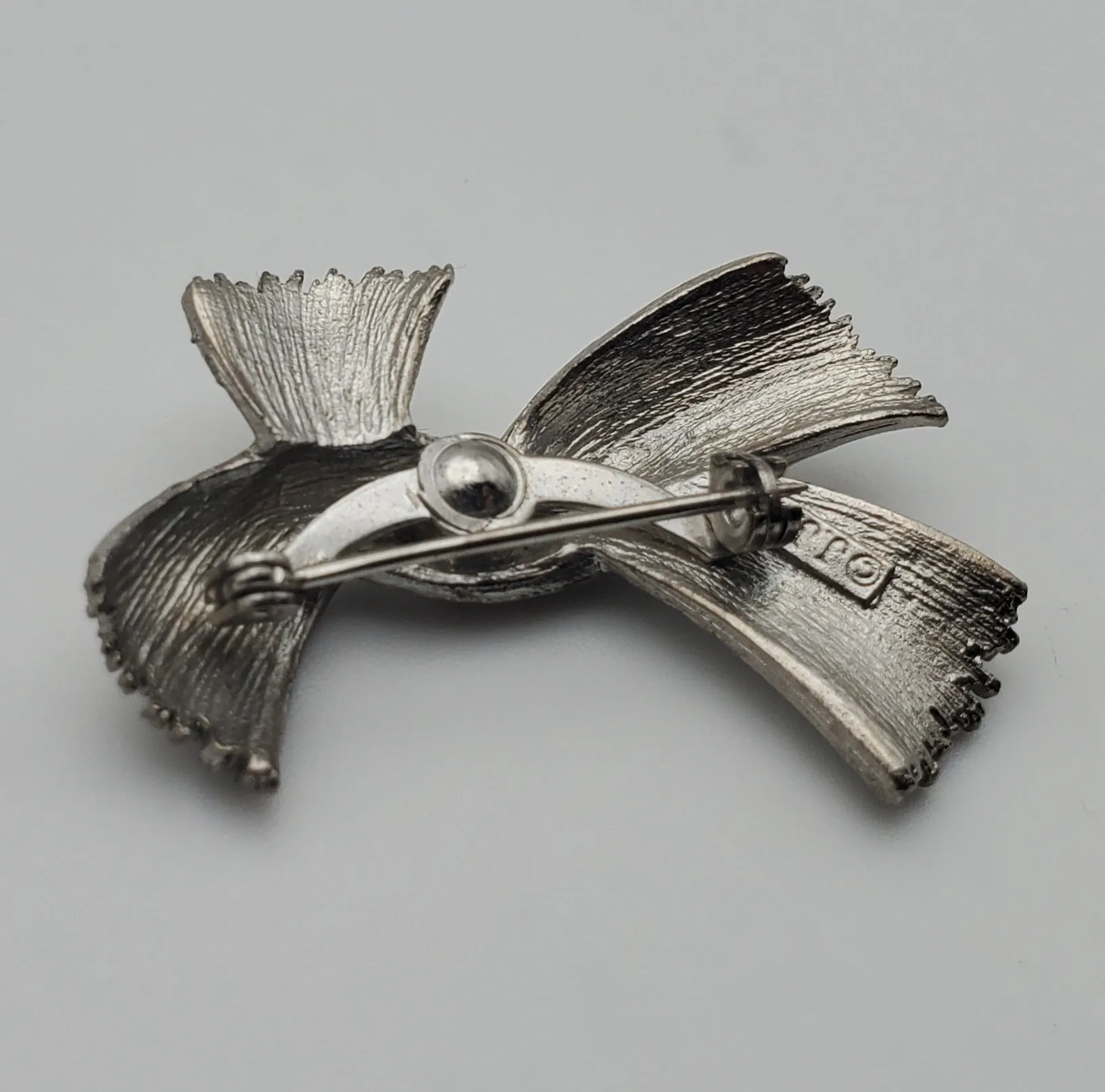 Jonette Jewelry - Vintage Silver Tone Ribbon Brooch