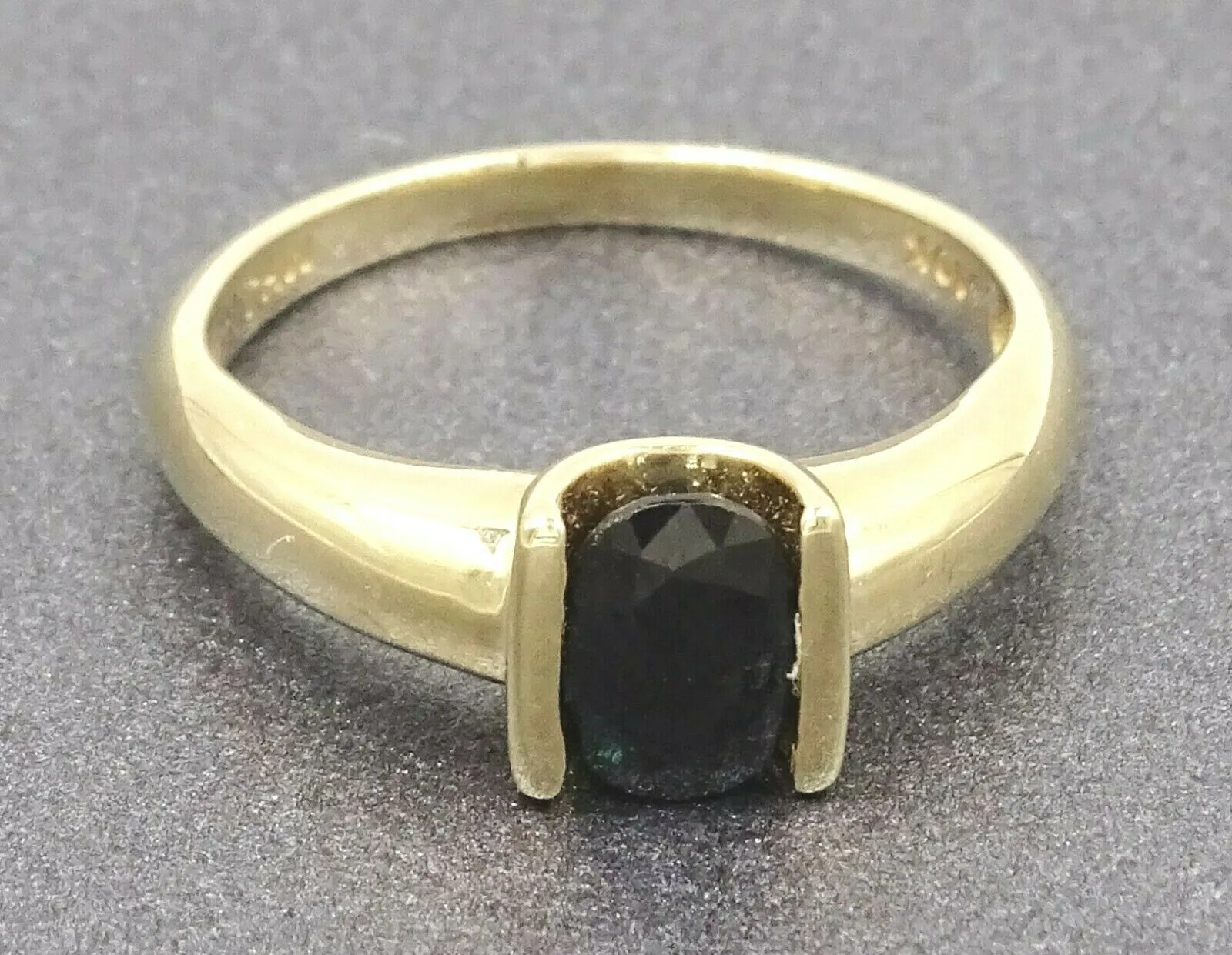 Sapphire 10ct Yellow Gold Ring