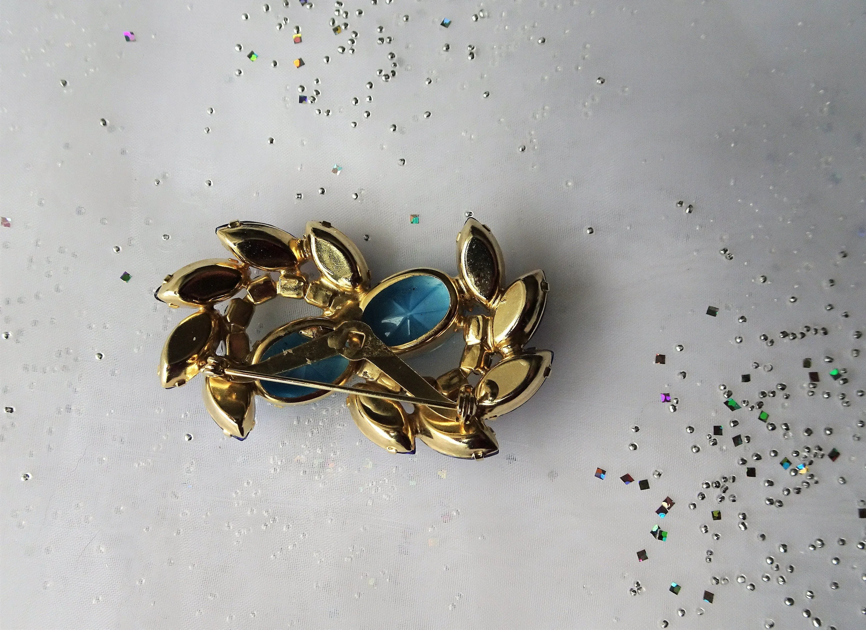 STRIKING Vintage Art Glass  Rhinestone Large Brooch,Gorgeous Faceted Art Glass Stones, Cabochons Pin,Collectible Mid Century Jewelry